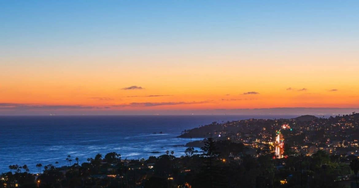 1121 Coast View Dr web 01