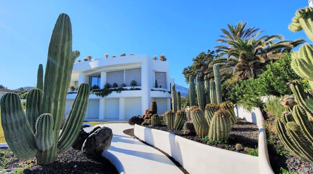 Curb Appeal Matters!