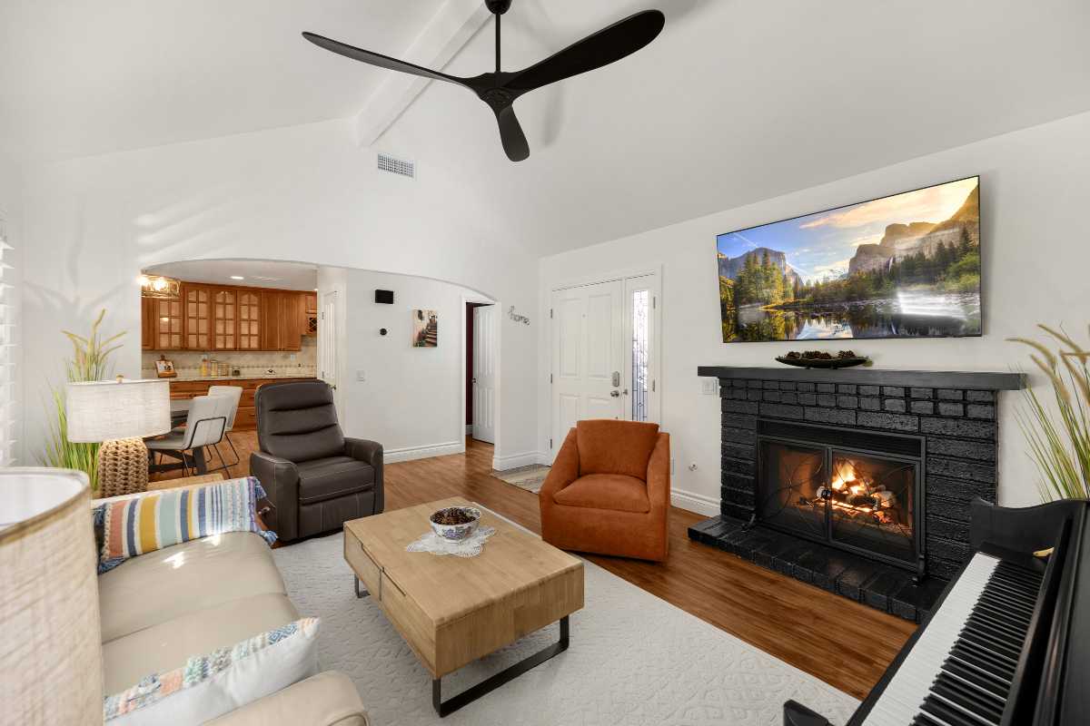 Brad Feldman Group Top Anaheim Realtor 647 S Iron Horse Ln web 04