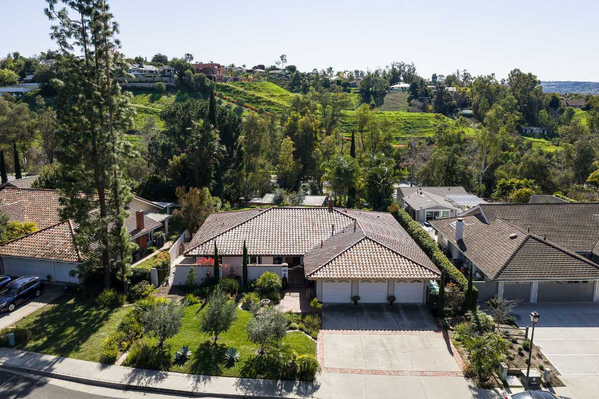 Brad Feldman Group Top Laguna Hills Realtor 24972 Buckboard Ln web 35