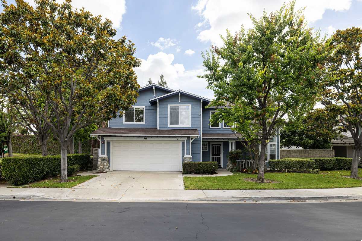 Brad Feldman Group Top Anaheim Realtor 114 N Pauline St web 01