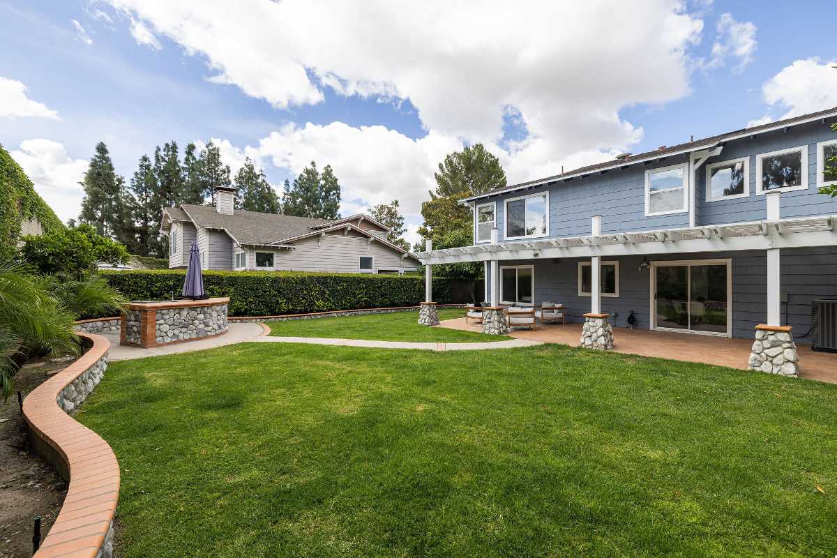Brad Feldman Group Top Anaheim Realtor 114 N Pauline St web 03