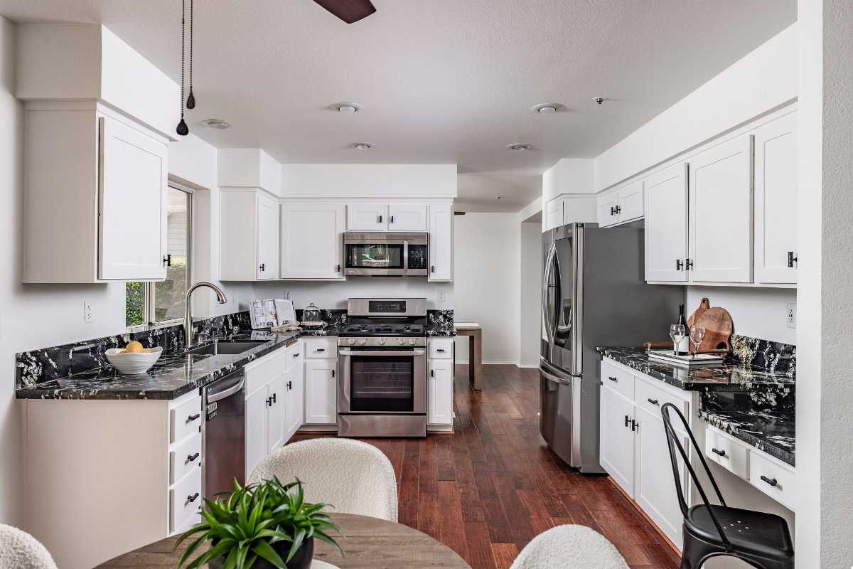 Brad Feldman Group Top Anaheim Realtor 114 N Pauline St web 09
