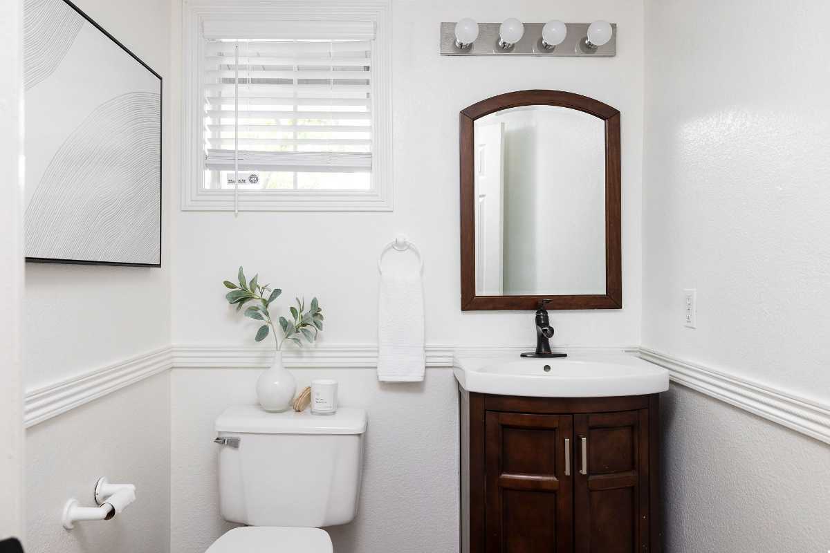 Brad Feldman Group Top Anaheim Realtor 114 N Pauline St web 10