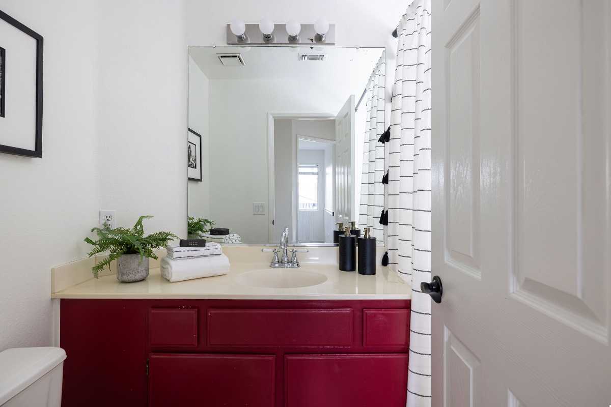 Brad Feldman Group Top Anaheim Realtor 114 N Pauline St web 17