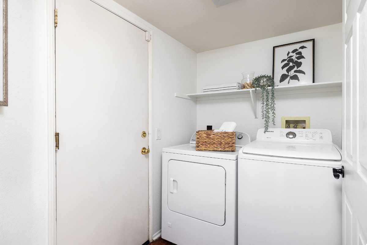 Brad Feldman Group Top Anaheim Realtor 114 N Pauline St web 18