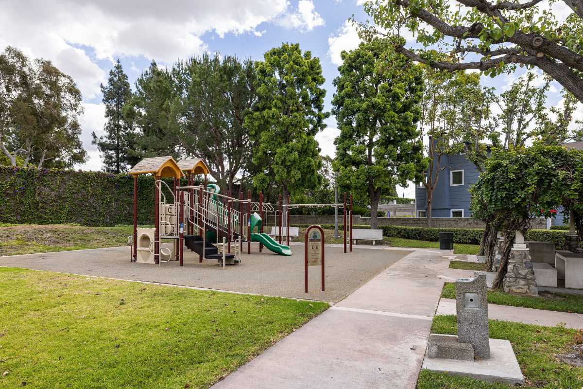 Brad Feldman Group Top Anaheim Realtor 114 N Pauline St web 20