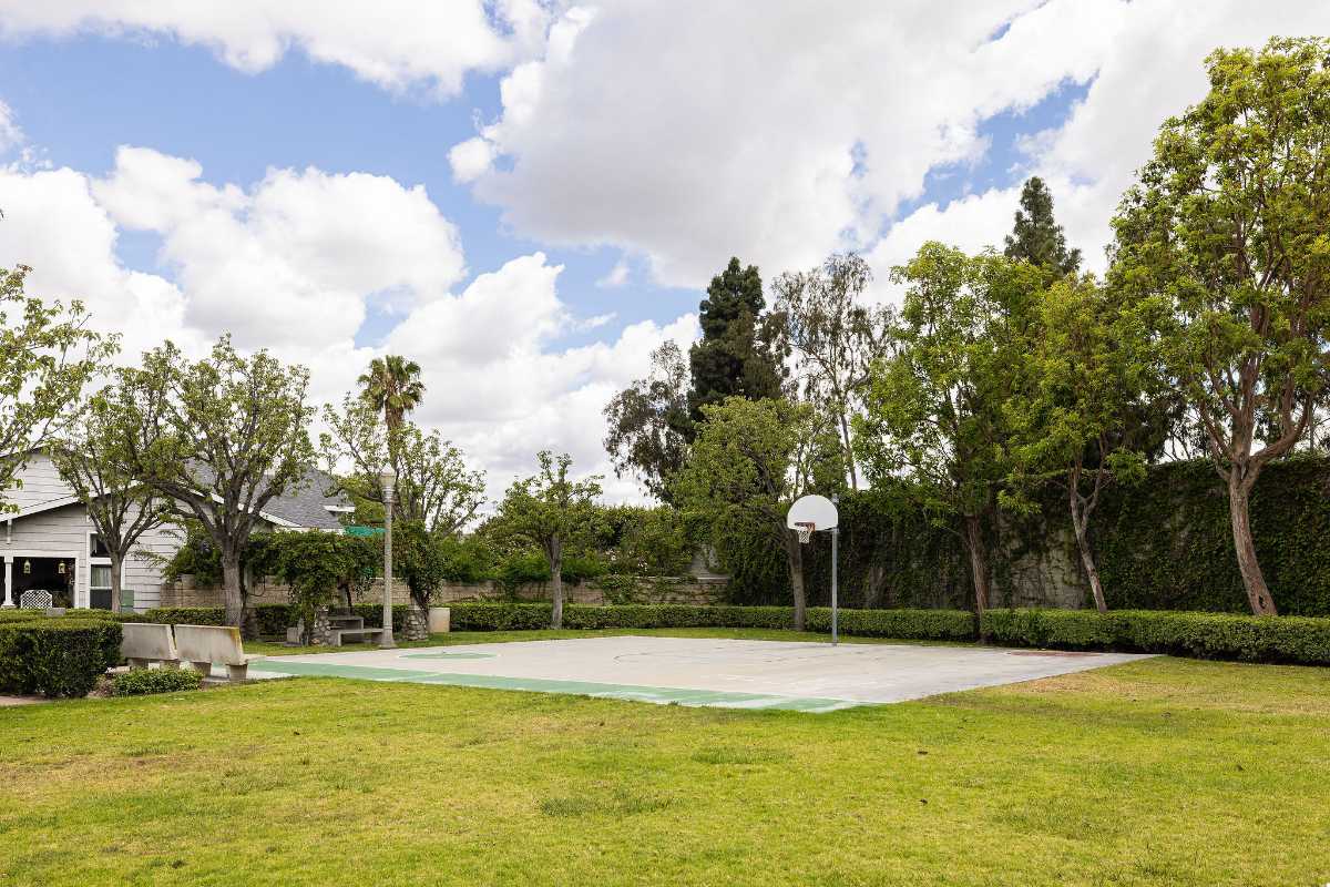 Brad Feldman Group Top Anaheim Realtor 114 N Pauline St web 21