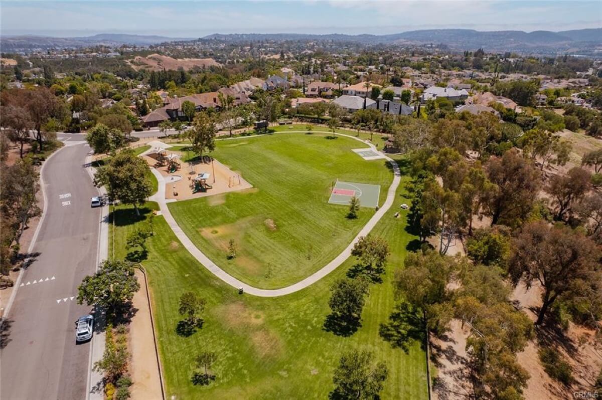 Feldman Mason Group Top Nellie Gail Ranch Realtor 24891 Buckskin Dr 09